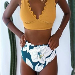 Cupshe Yellow and Floral V-Neck Scalloped BikiniMulti-color / M